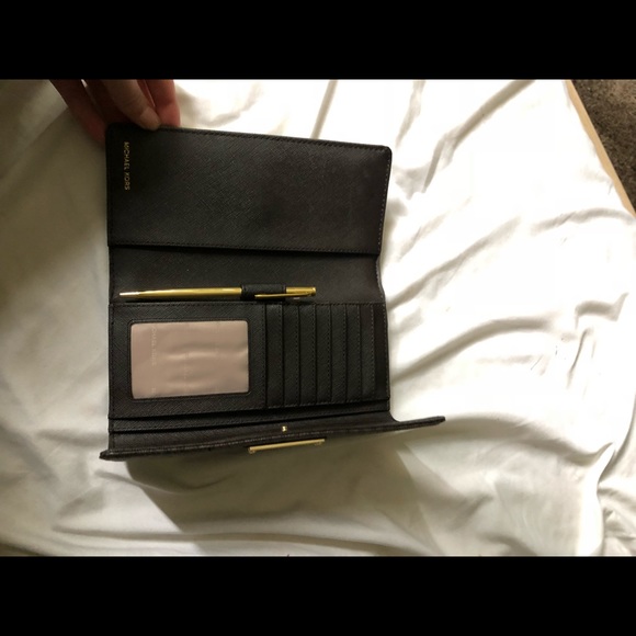 Michael Korda Wallet - Picture 3 of 4